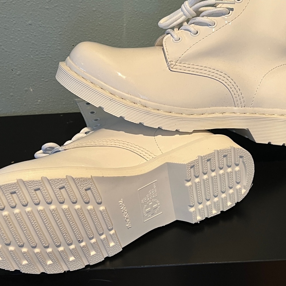 All White Patent Leather Dr. Martens NEW Sz 9 - Picture 4 of 7